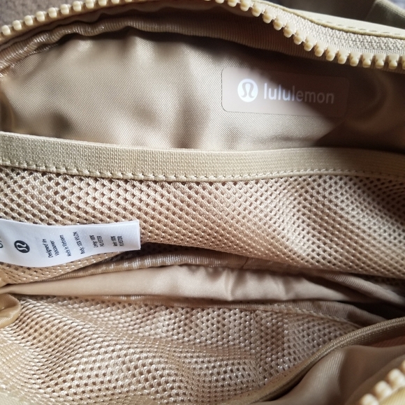Lululemon Everywhere Belt Bag - Picture 6 of 10
